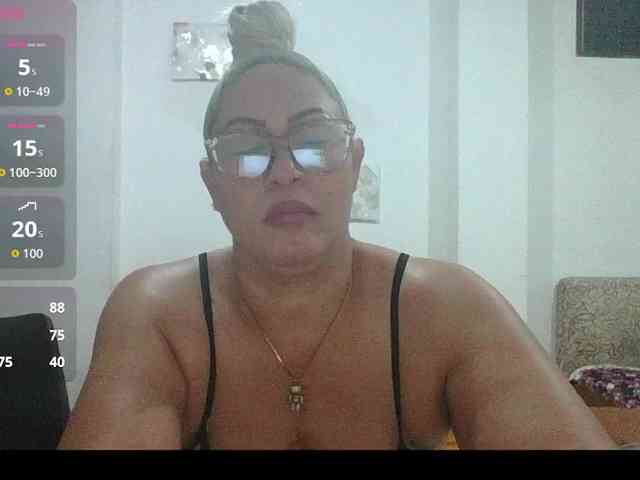 Hotmommyxxx webcam