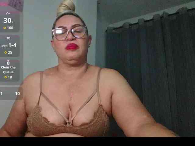 Hotmommyxxx webcam