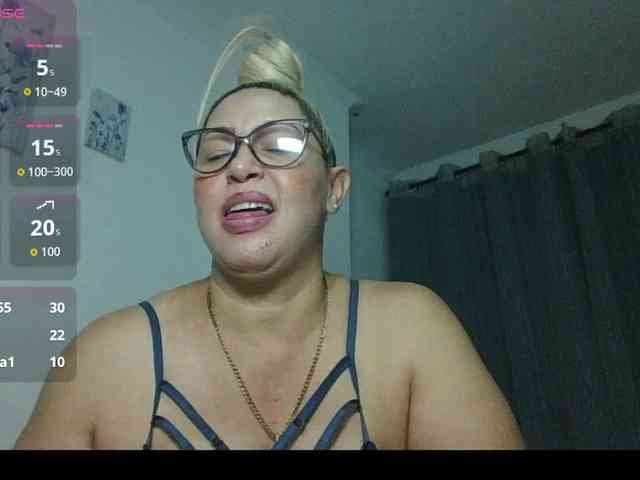 Hotmommyxxx webcam