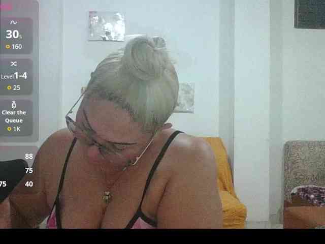 Hotmommyxxx webcam