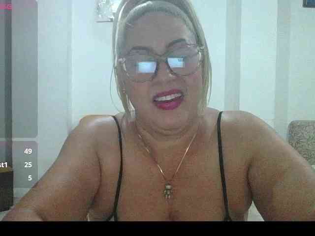 Hotmommyxxx webcam