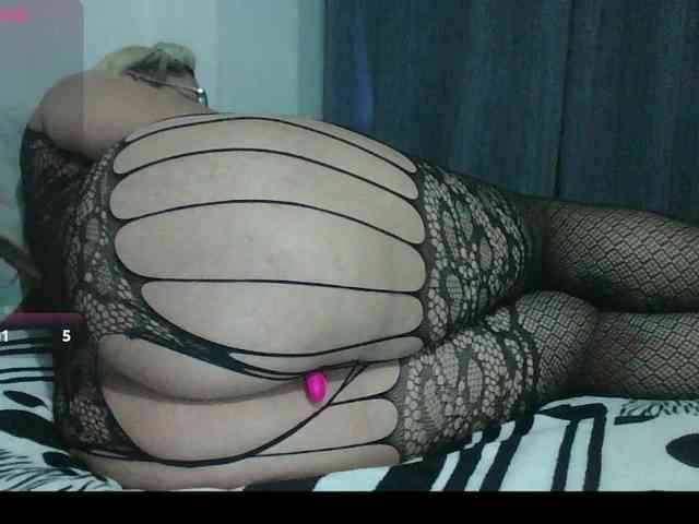 Hotmommyxxx Live Webcam on BongaCams
