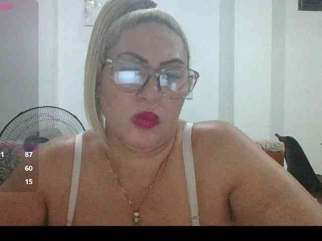 Hotmommyxxx webcam