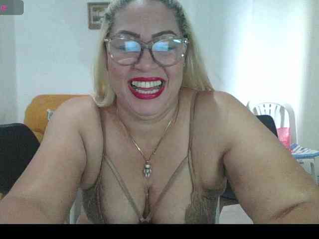 Hotmommyxxx webcam