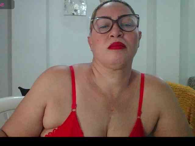 Hotmommyxxx webcam