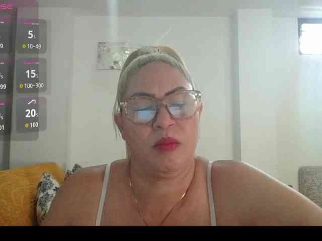 Hotmommyxxx webcam