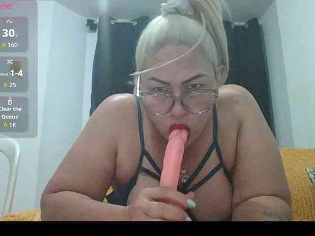 Hotmommyxxx webcam