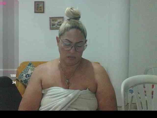 Hotmommyxxx webcam