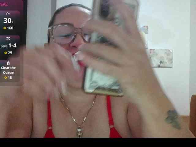 Hotmommyxxx webcam