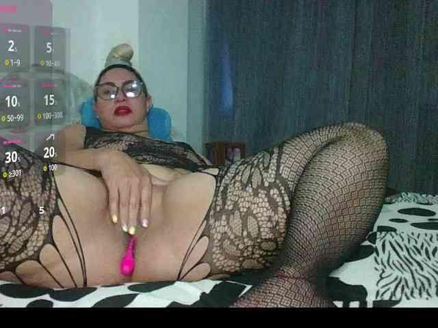 Hotmommyxxx webcam