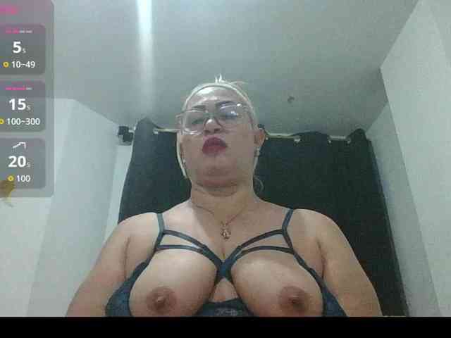 Hotmommyxxx webcam