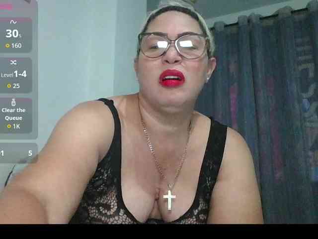 Hotmommyxxx webcam