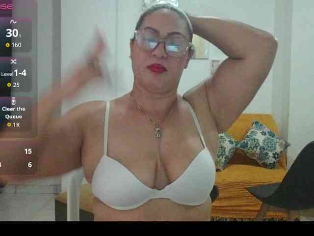 Hotmommyxxx webcam