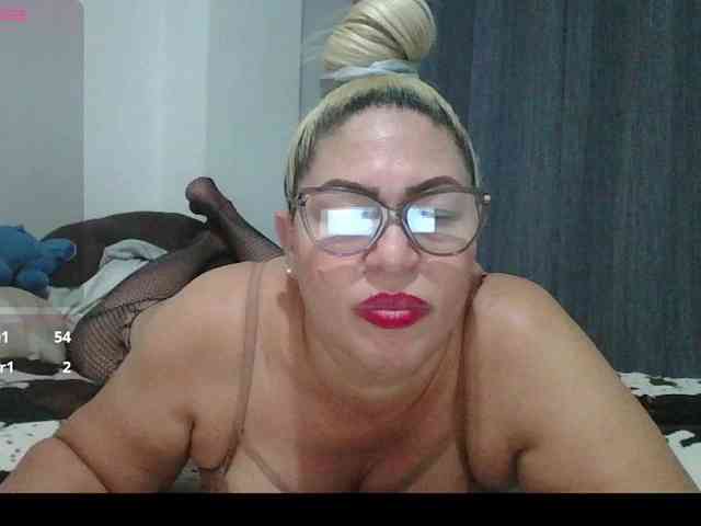 Hotmommyxxx webcam