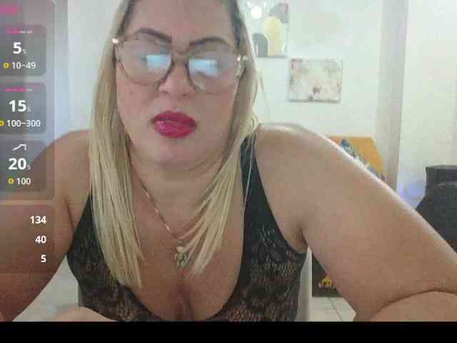 Hotmommyxxx webcam