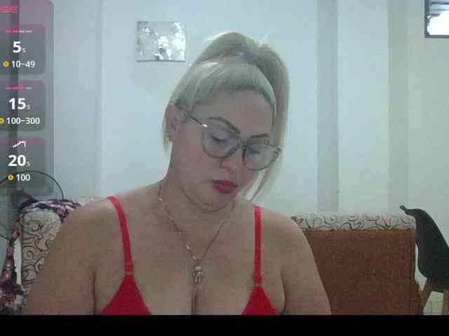 Hotmommyxxx webcam