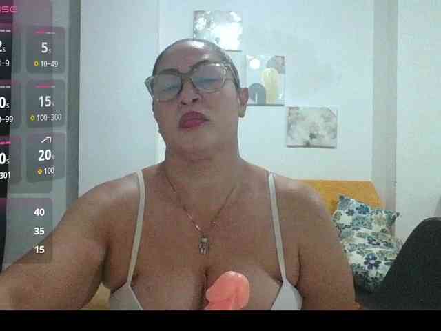 Hotmommyxxx webcam