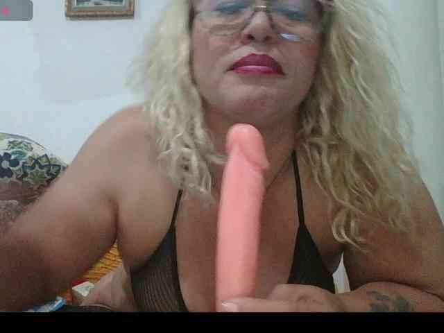 Hotmommyxxx webcam