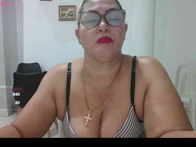 Hotmommyxxx webcam