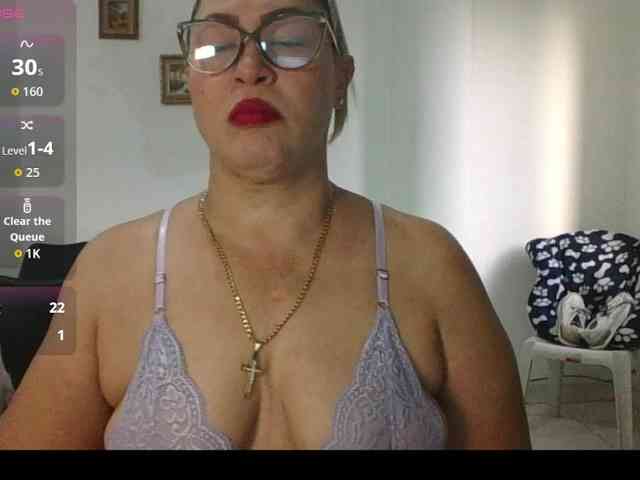 Hotmommyxxx webcam
