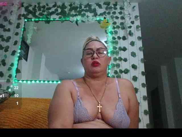 Hotmommyxxx webcam