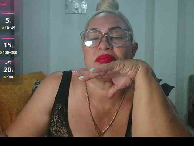 Hotmommyxxx webcam