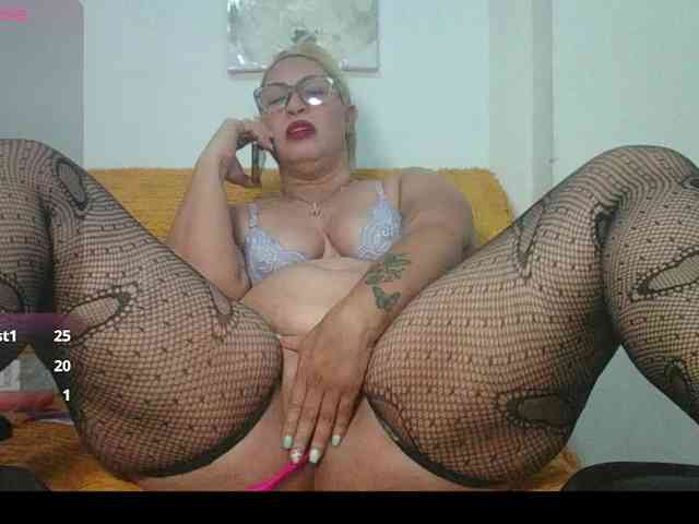 Hotmommyxxx webcam