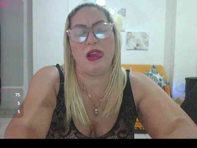 Hotmommyxxx webcam