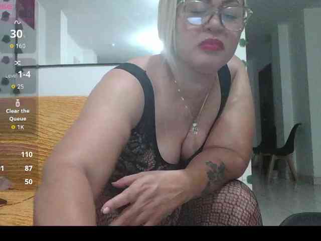 Hotmommyxxx webcam