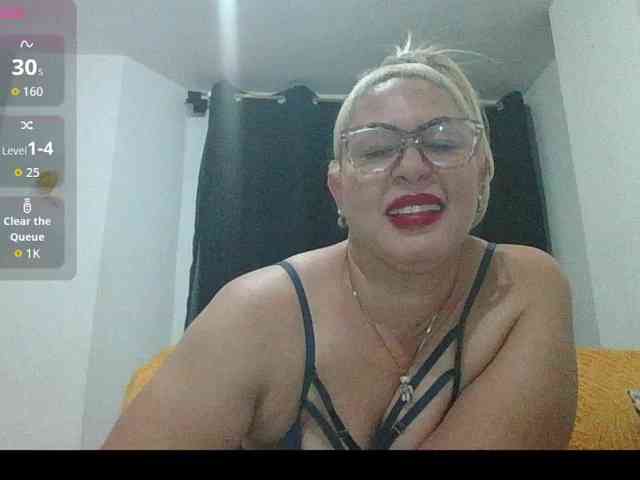 Hotmommyxxx webcam