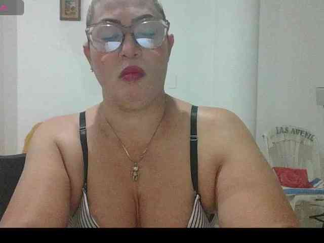 Hotmommyxxx webcam