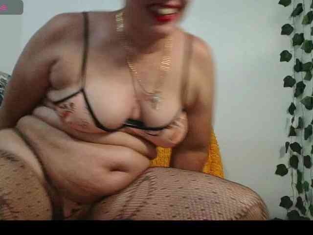 Hotmommyxxx webcam