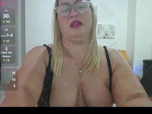 Hotmommyxxx webcam