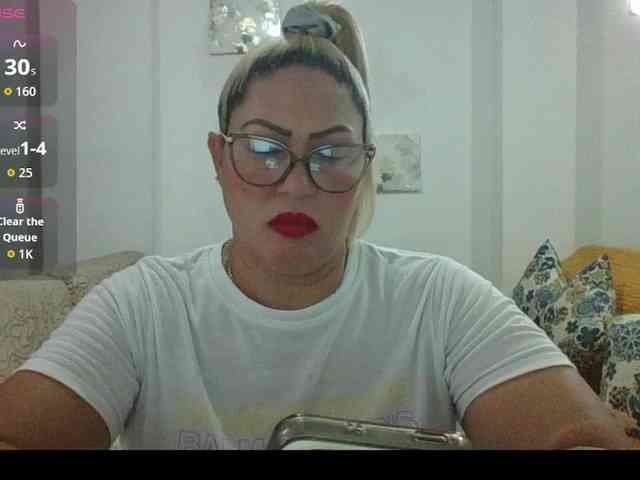 Hotmommyxxx webcam