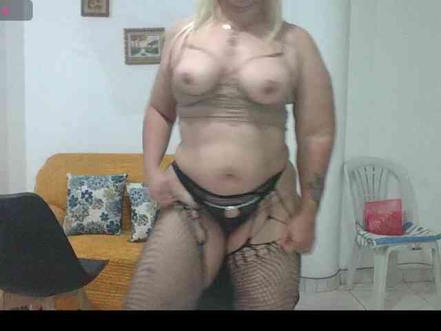 Hotmommyxxx webcam