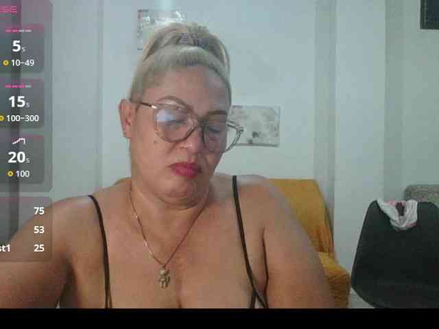 Hotmommyxxx webcam