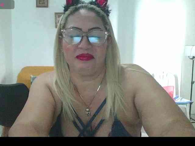 Hotmommyxxx webcam