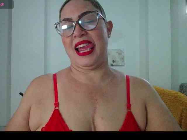 Hotmommyxxx webcam