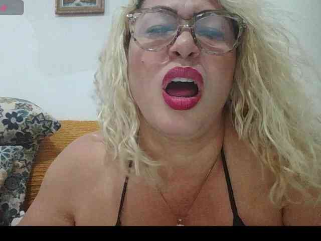 Hotmommyxxx webcam