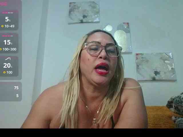 Hotmommyxxx webcam