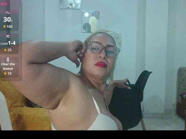 Hotmommyxxx webcam