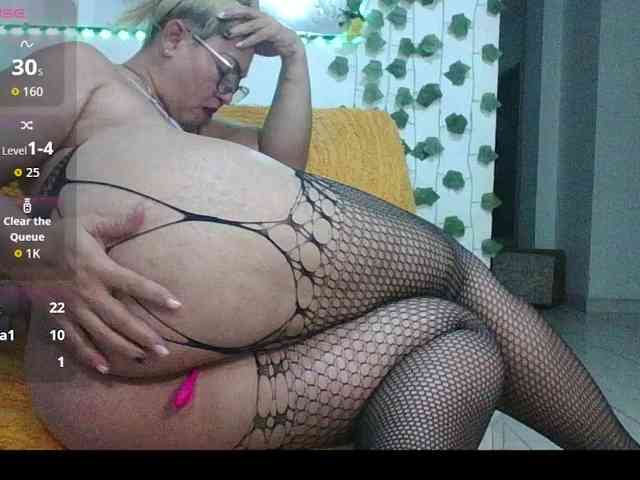 Hotmommyxxx webcam