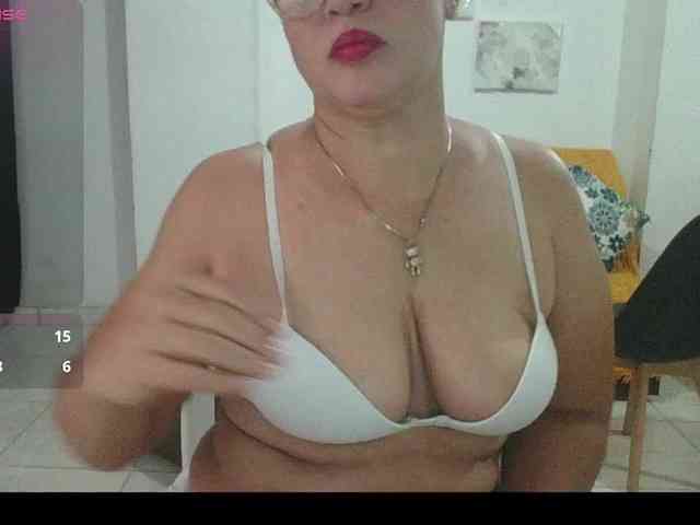 Hotmommyxxx webcam