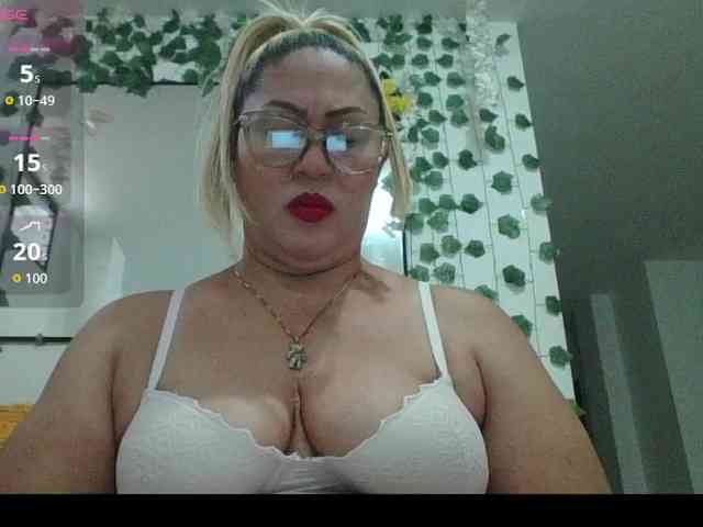Hotmommyxxx webcam