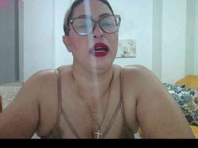 Hotmommyxxx webcam