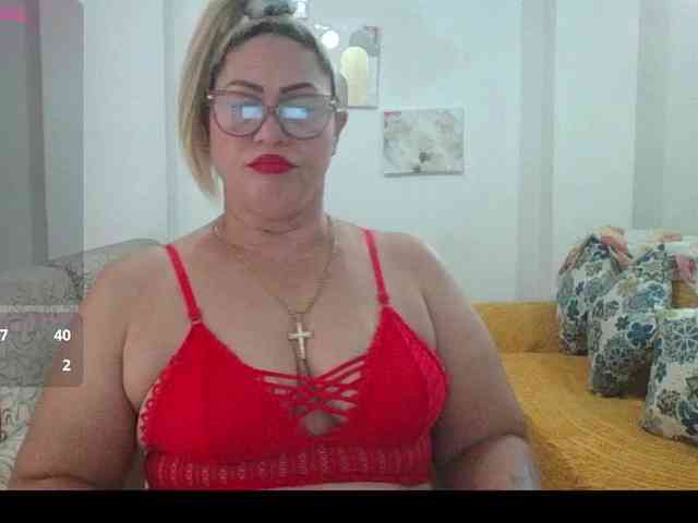 Hotmommyxxx webcam