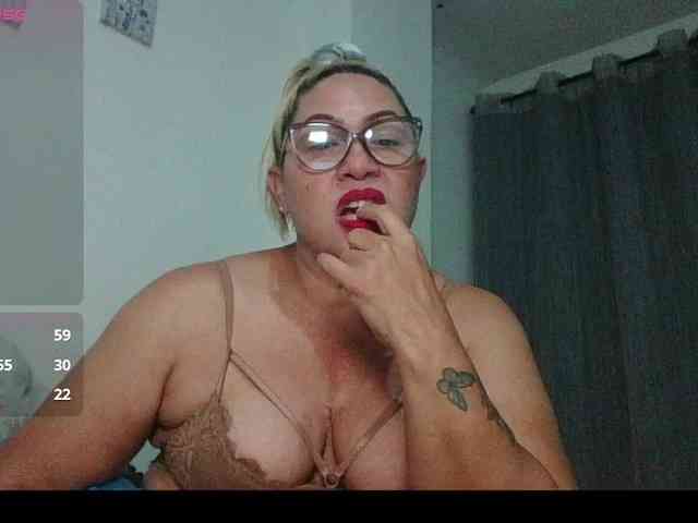 Hotmommyxxx webcam