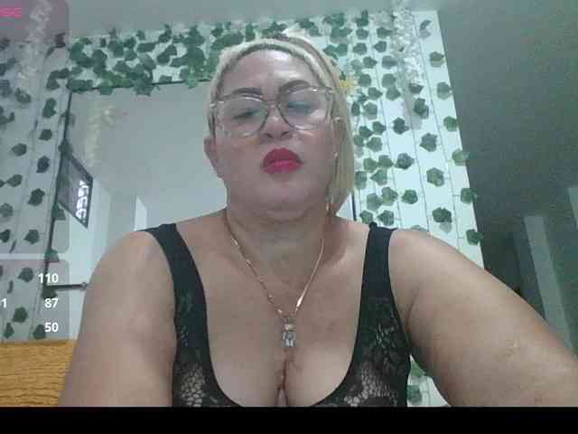Hotmommyxxx webcam