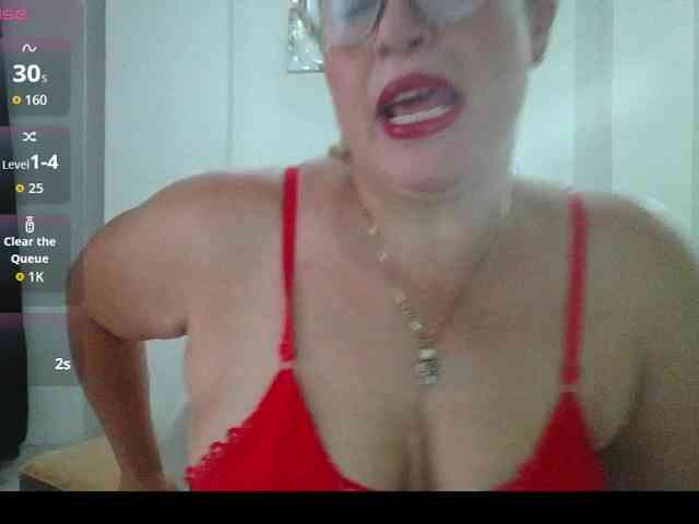 Hotmommyxxx webcam
