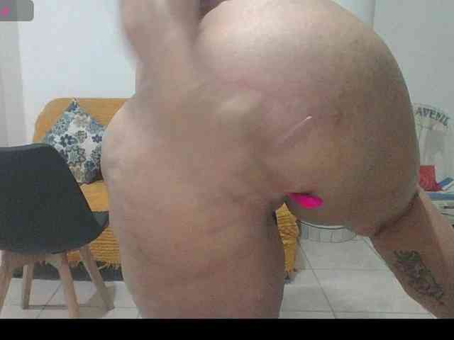 Hotmommyxxx webcam